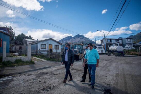 Asfalto en el barrio La Cantera- El intendente Vuoto recorrió los avances de las obras