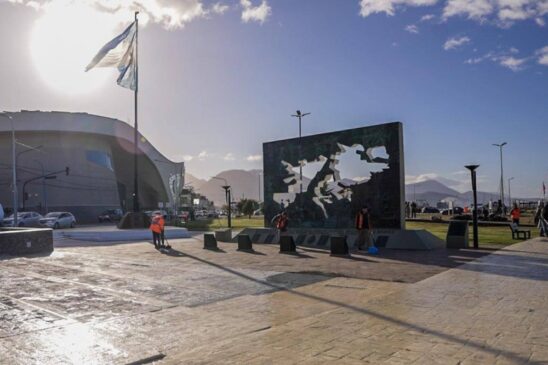 40 años de Malvinas- Reacondicionamientos en la plaza Islas Malvinas para la vigilia y actos centrales