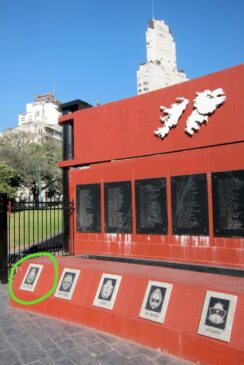 La Municipalidad de Ushuaia solicitó al Gobierno porteño que corrija y actualice el escudo de TDF en el Cenotafio de Malvinas