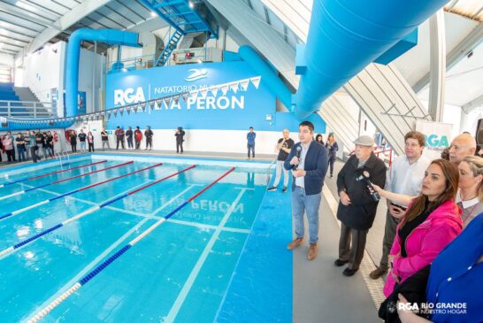 Pérez reinauguró el natatorio municipal “Eva Perón”