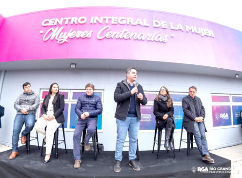 Martín Pérez inauguró el Centro Integral “Mujeres Centenarias”