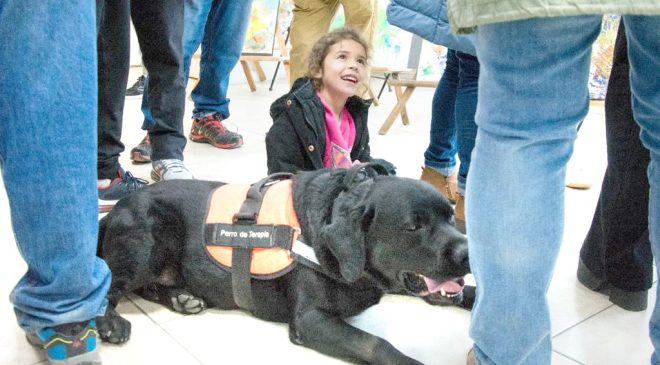 Terapia Asistida con Perros inauguró su muestra de arte