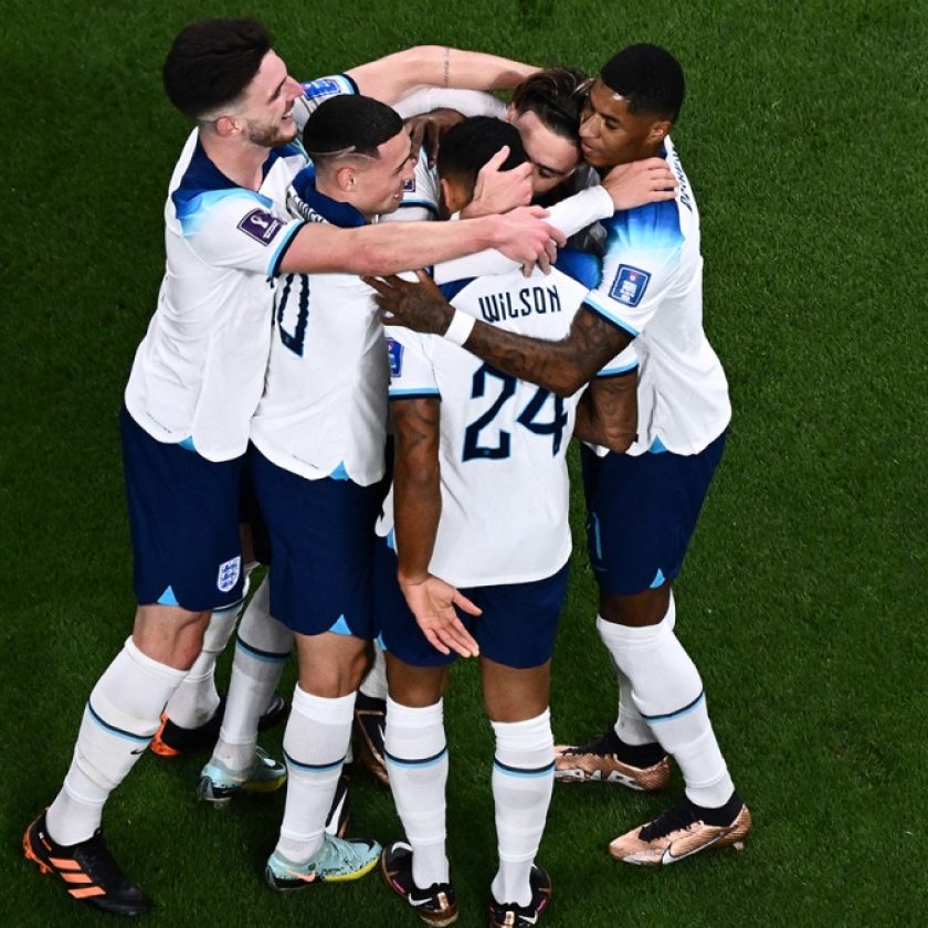 Inglaterra le metió media docena de goles a Irán en la apertura del grupo B