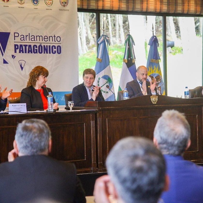Melella y Urquiza encabezaron la apertura de la 4ta Sesión Ordinaria del Parlamento Patagónico