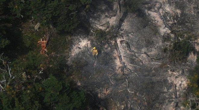 Se sumaron 30 brigadistas para combatir el incendio forestal que azota a la provincia