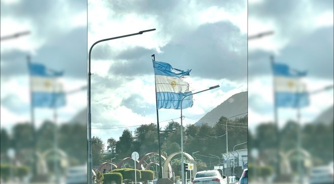 Se llevó a cabo el cambio de Pabellón que flamea en la Plaza Malvinas