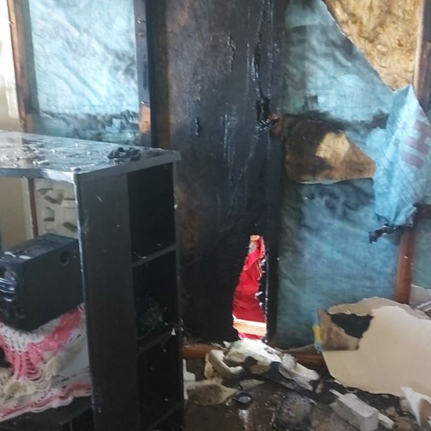 Falla eléctrica desencadena incendio en una vivienda