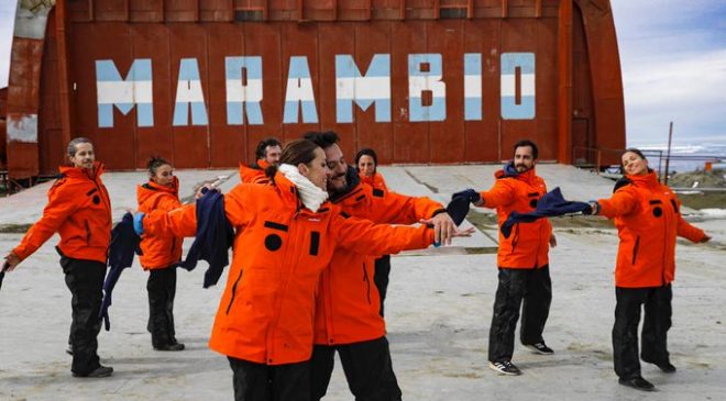 “Cultura es Soberanía. Antártida Argentina”: Artistas llevaron danza, cine y teatro al continente blanco