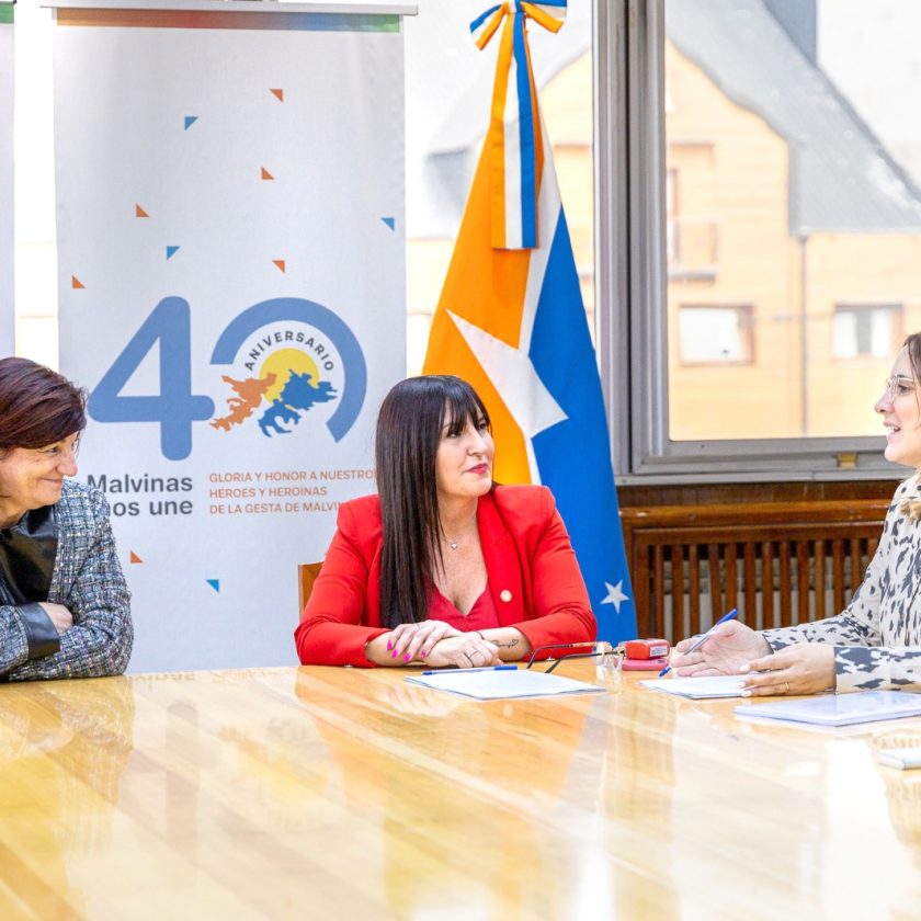 Gobierno y AFIP acordaron implementar el 'Libro de Sueldos Digital' en Tierra del Fuego