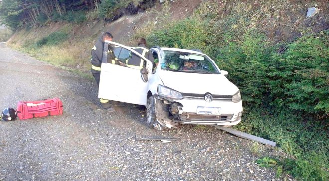  Tres personas lesionadas en dos despistes viales