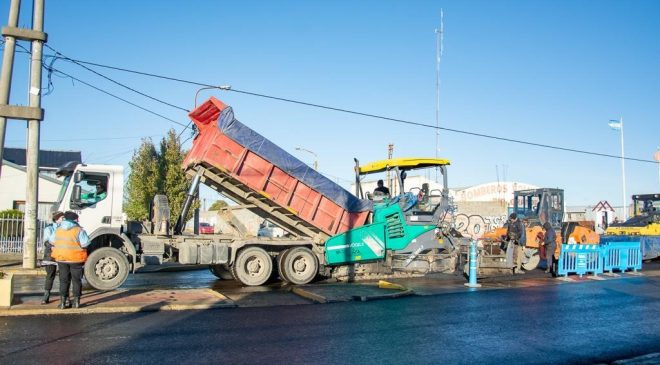 Se avanza en el asfaltado del tramo entre las calles Belgrano y Ricardo Rojas