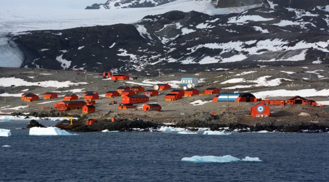 La Base Antártica Esperanza recibió a las familias que invernarán este año