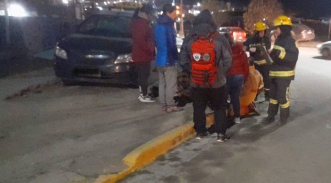Una mujer y su pequeña hija fueron atropelladas por un vehículo