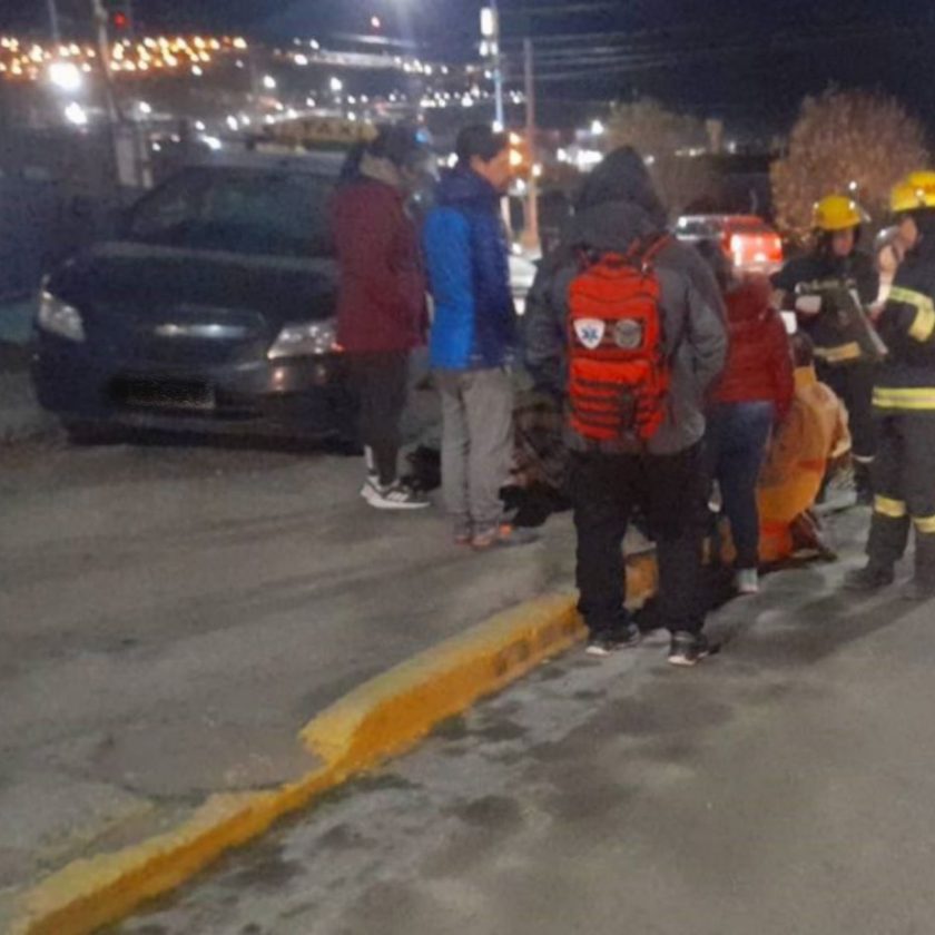 Una mujer y su pequeña hija fueron atropelladas por un vehículo