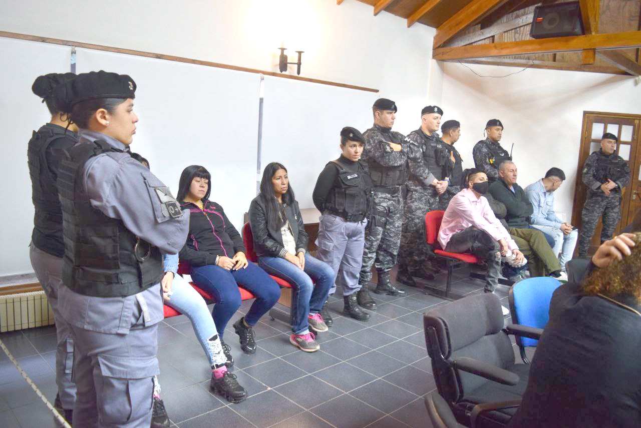 Se pelearon en pleno juicio los 7 acusados de intentar matar a su ...