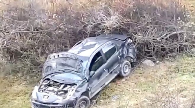 Cuatro niños heridos al caer un vehículo desde la Ruta 3 al camping municipal