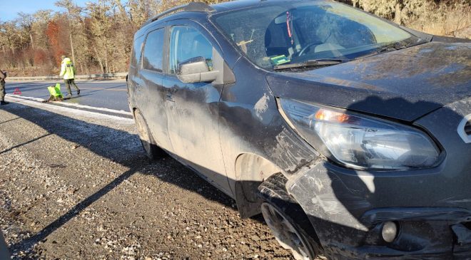 Una mujer resulta lesionada en un siniestro vial