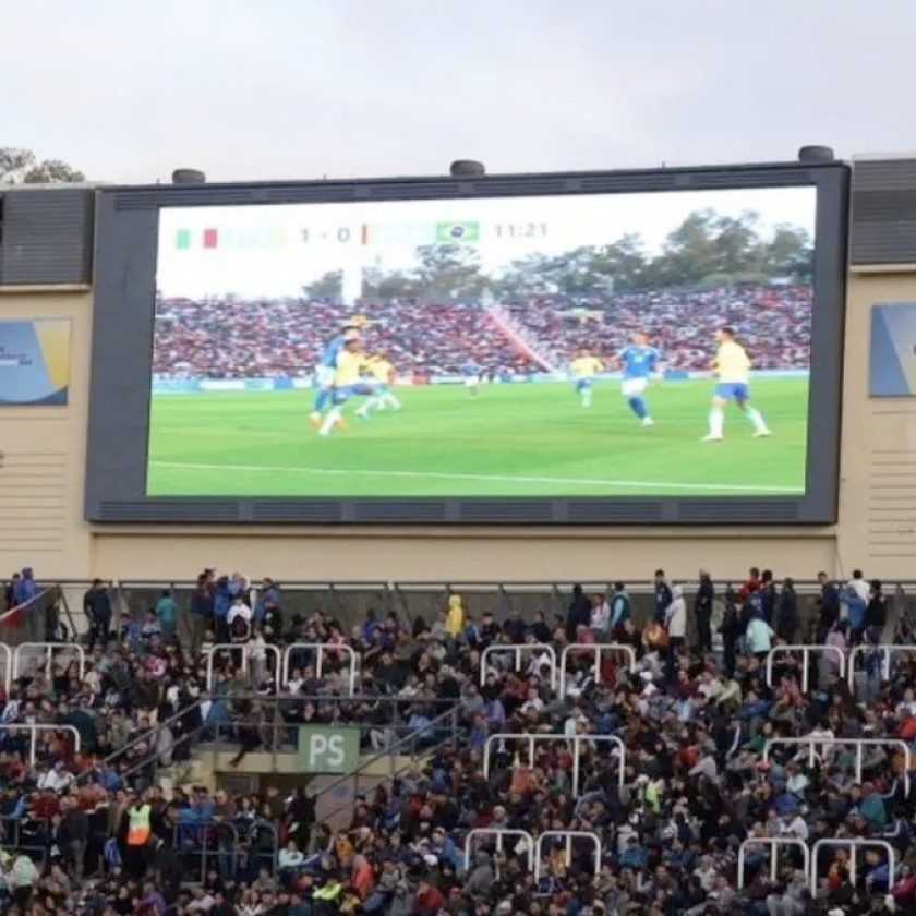 Mendoza: Tras las críticas y reclamos, restituyeron los símbolos de la bandera y las Malvinas en el Estadio