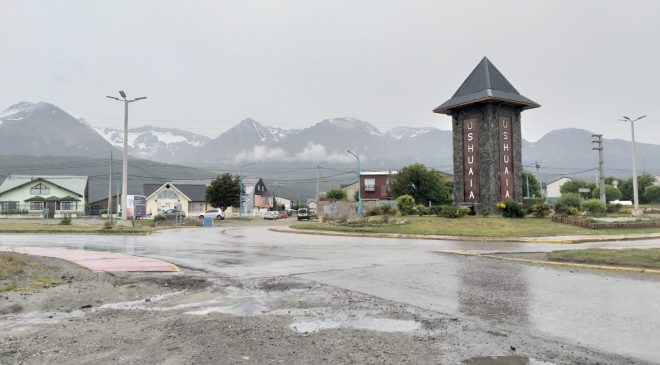 No pudo frenar y pasó de largo: solo hubo chapas abolladas