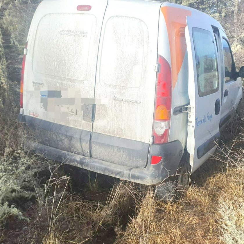 Utilitario con tres pasajeros se despistó en la Ruta 3