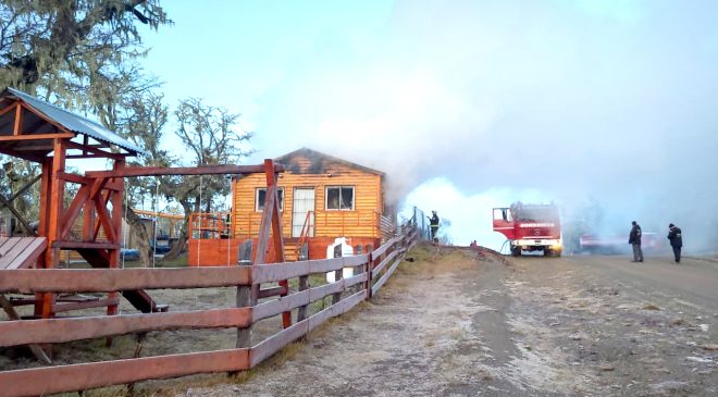 Una vivienda fue completamente consumida por el fuego