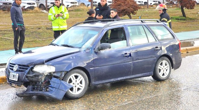 Siniestro vial arroja una mujer herida