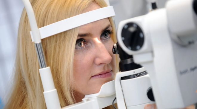Según los expertos, hay factores socioeconómicos y biológicos en el deterioro visual femenino