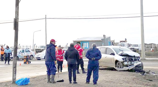 En violento choque un conductor sufre heridas en el rostro