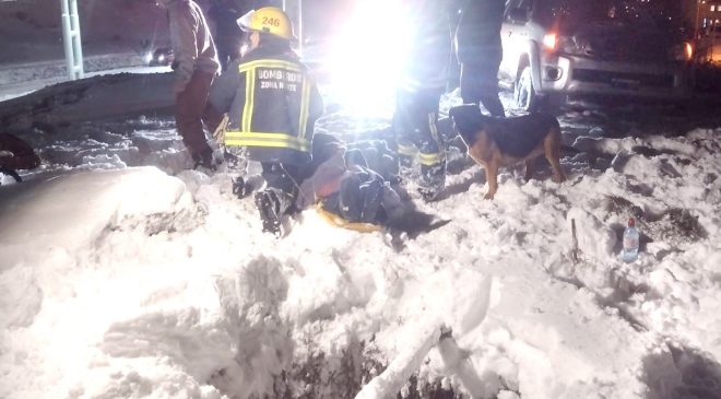 Una embarazada y su hijo quedaron sepultados por la nieve