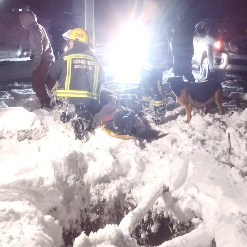 Una embarazada y su hijo quedaron sepultados por la nieve