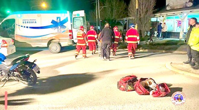 Motociclista resulta herido al chocar con un automóvil