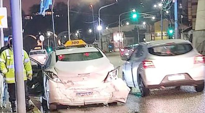 Pasajero de taxi menor de edad resultó lesionado en un choque