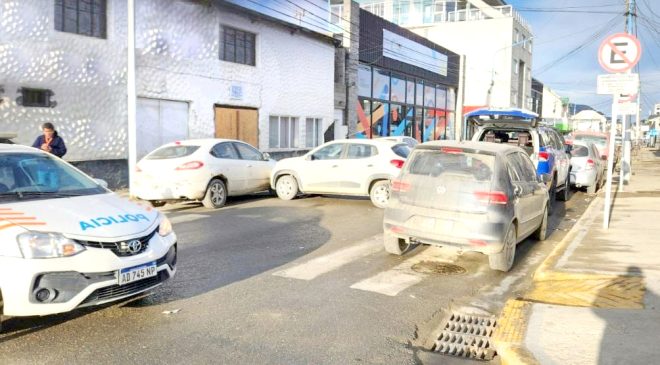 Chocaron ocho vehículos en Ushuaia en menos de dos horas