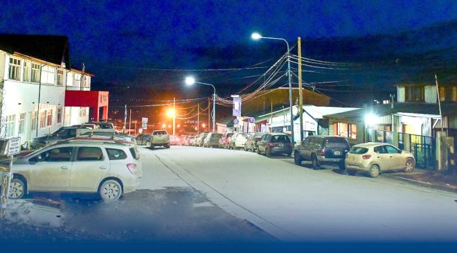 Amigos de lo ajeno robaron elementos de valor del interior de dos autos