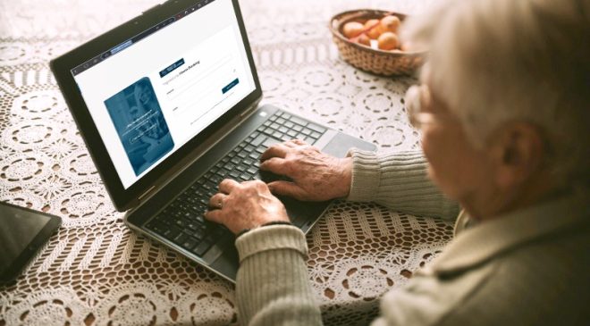 Médica jubilada denunció haber sido despojada de sus ahorros