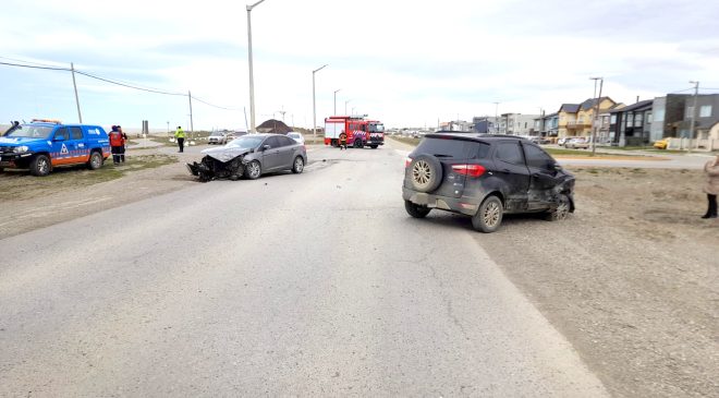 Una mujer y su hijo fueron trasladados al hospital después de un choque
