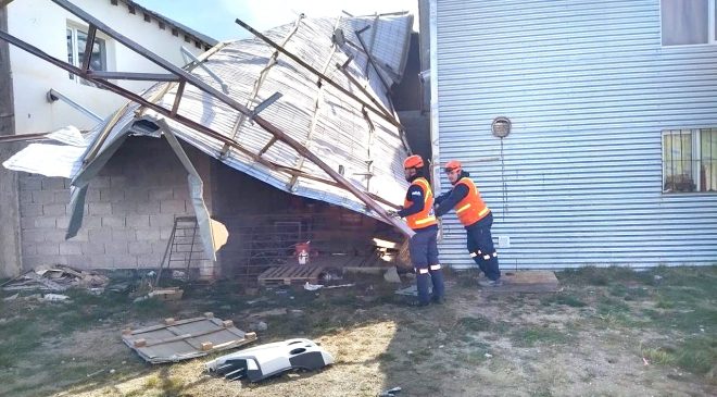 Viento de 120 Km/h arrancó techos en Río Grande