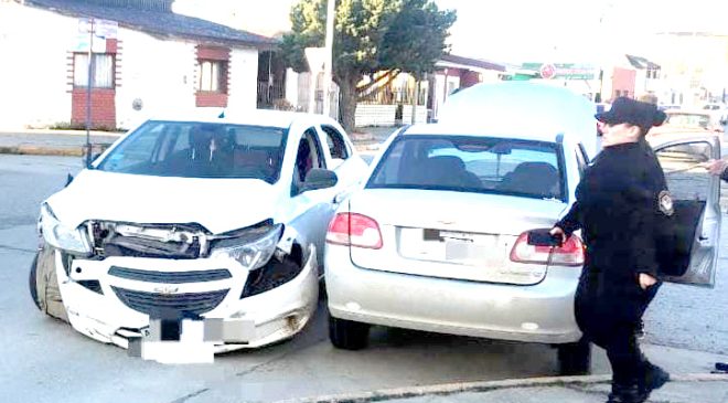 Dos mujeres y dos menores resultan afectados en un choque