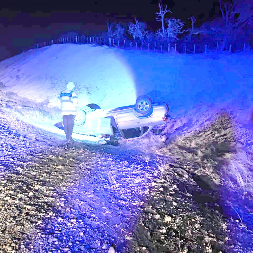 Madre e hija resultan heridas en un vuelco