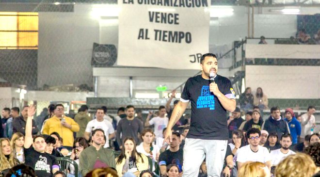 Plenario provincial de la Juventud Peronista en apoyo a Sergio Massa