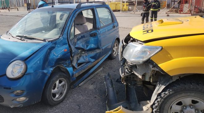 Joven conductora resulta herida en un choque