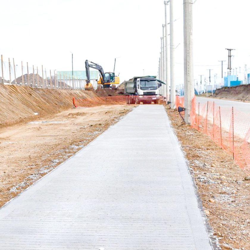 Se están construyendo veredas en la avenida Santa Fe