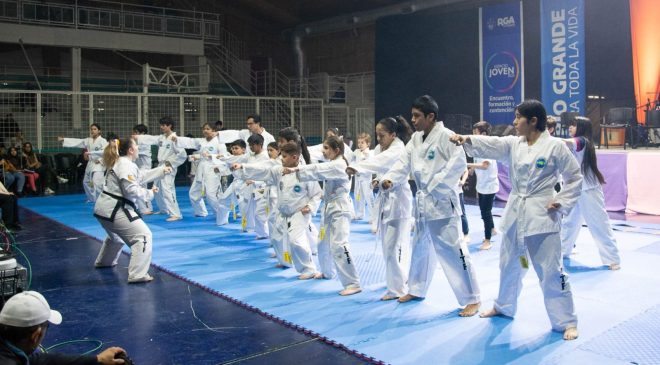 Rinden exámenes finales 100 taekwondistas en Río Grande