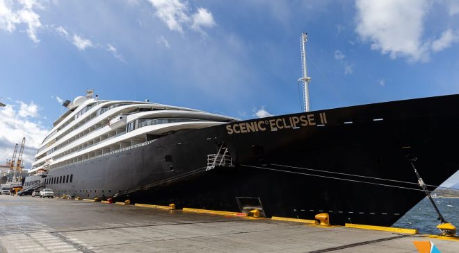 Amarró por primera vez en Ushuaia el superyate de lujo Scenic Eclipse II