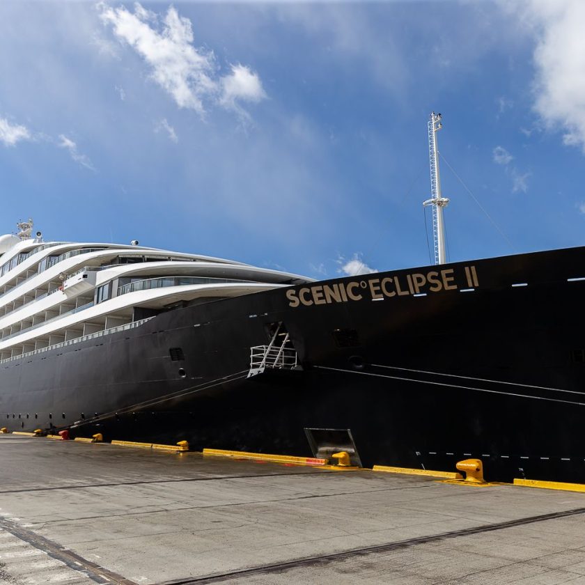 Amarró por primera vez en Ushuaia el superyate de lujo Scenic Eclipse II