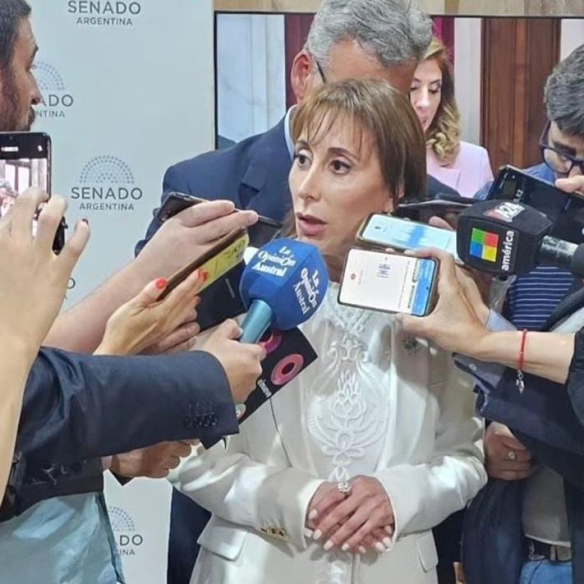 Cristina López renunció al Concejo y juró como senadora
