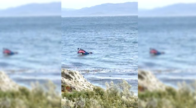 Kitsurfista fue derribado por fuertes ráfagas de viento y debió nadar hasta la orilla