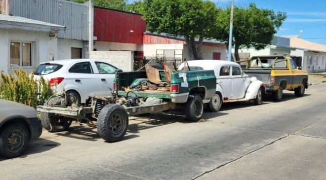 El Municipio de Río Grande retiró de la calle 223 vehículos abandonados