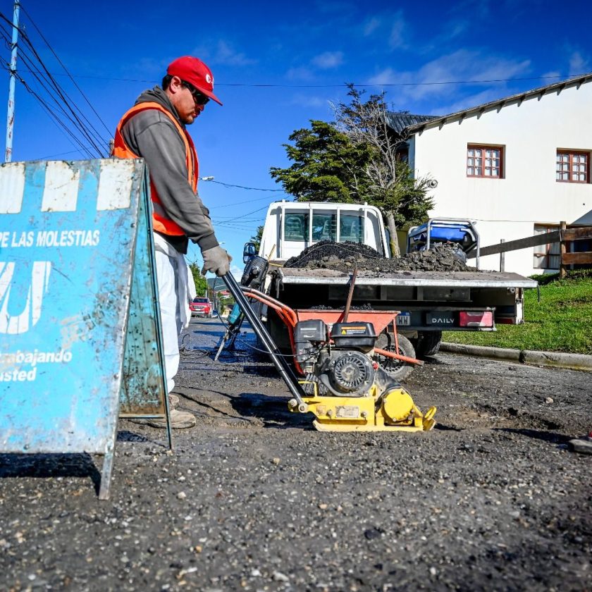 Se volcaron 16 toneladas de asfalto en las calles de Ushuaia