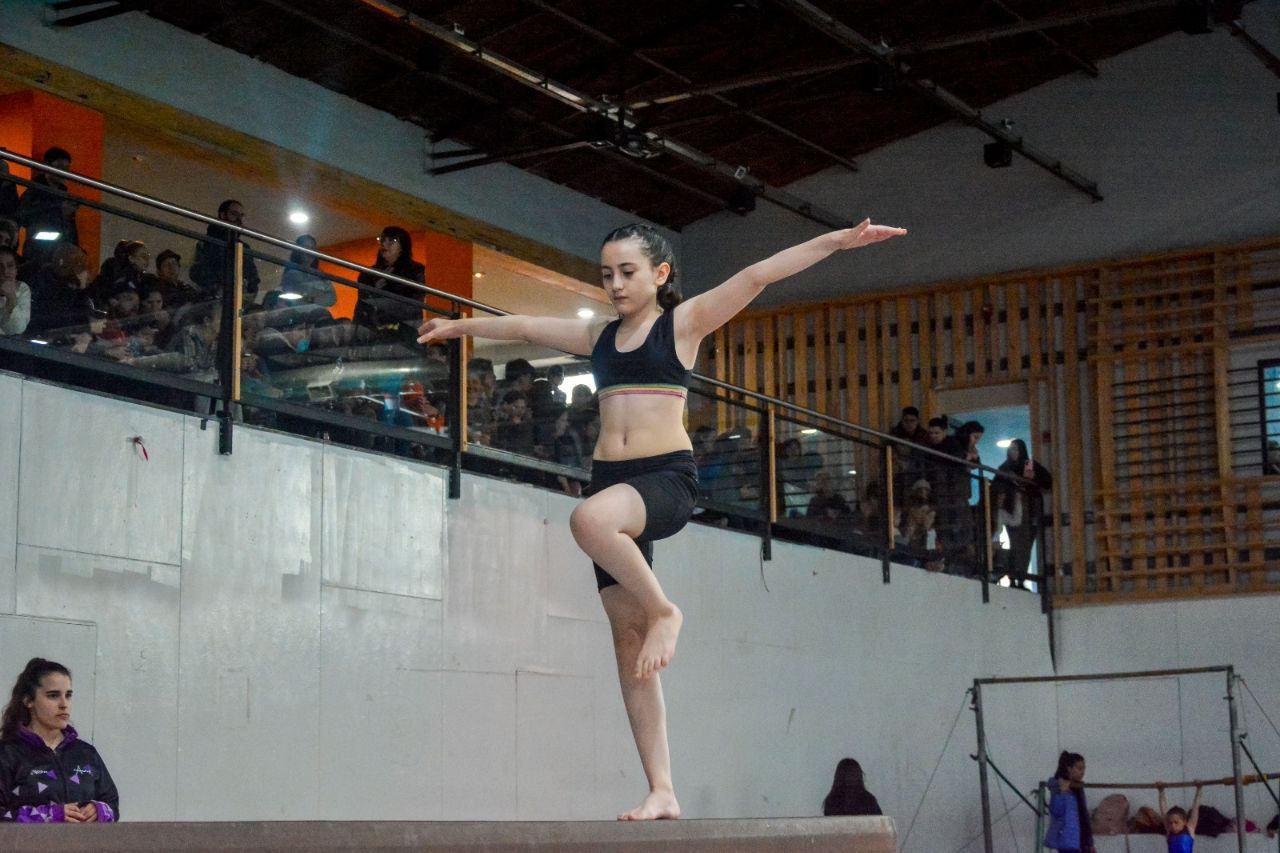 150 pequeñas gimnastas mostraron sus habilidades ante el público de Ushuaia